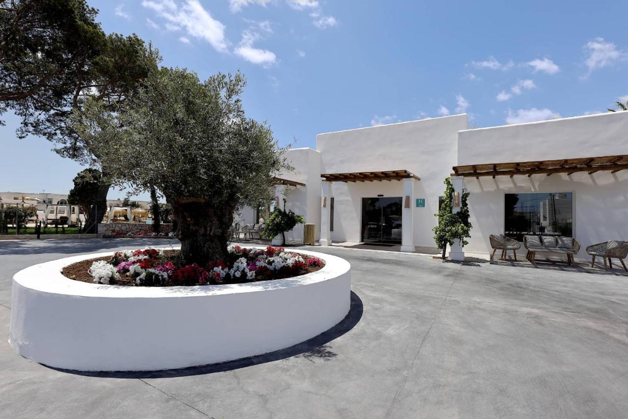 Eques Petit Resort Кала де Ор Экстерьер фото