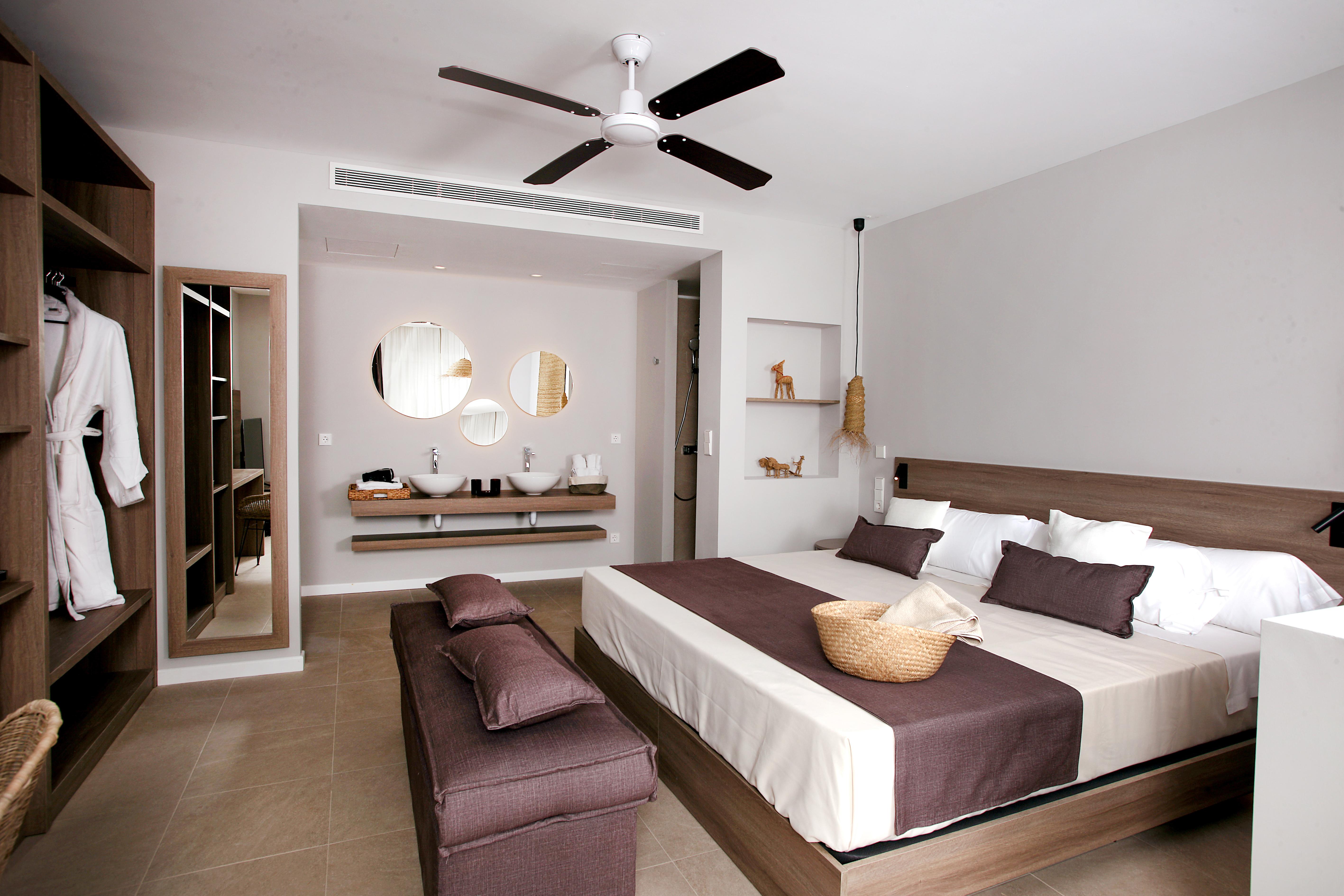 Eques Petit Resort Кала де Ор Экстерьер фото